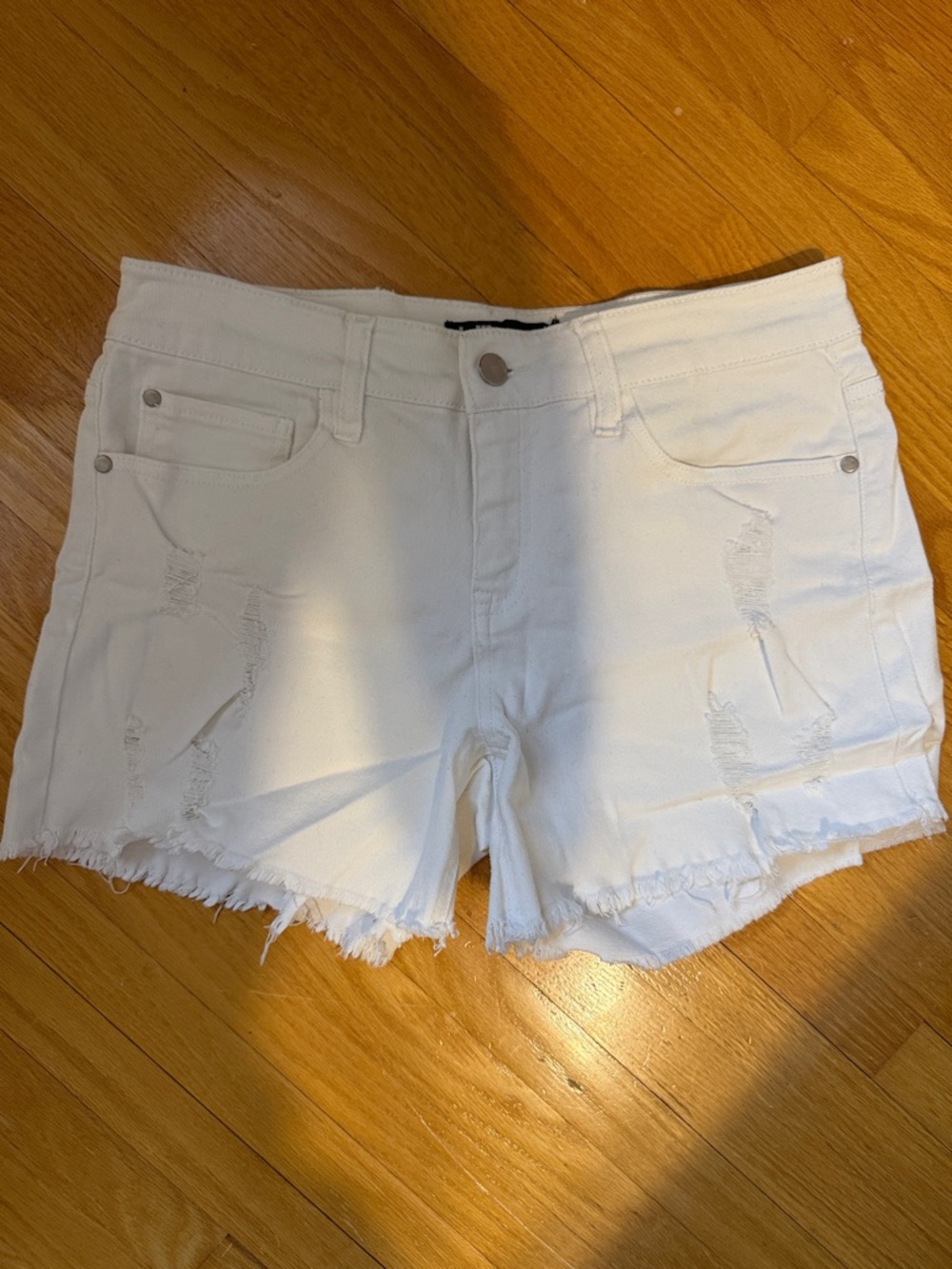 Dollhouse White Distressed Frayed-Hem Jean Shorts